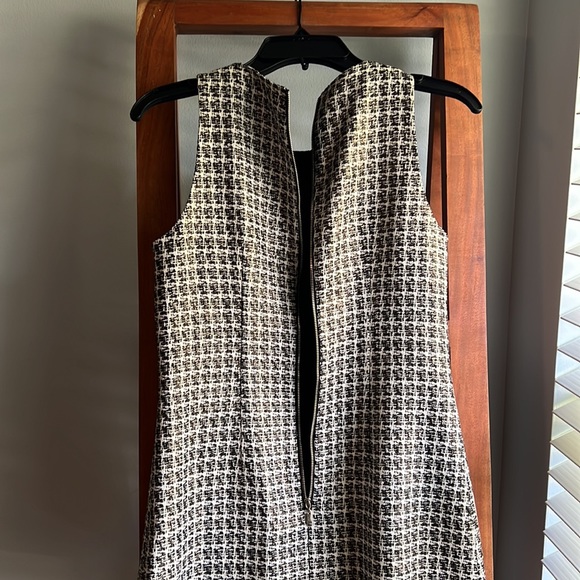 Laundry by Shelli Spiegel Herringbone Beaded Shift Dress - Picture 4 of 8